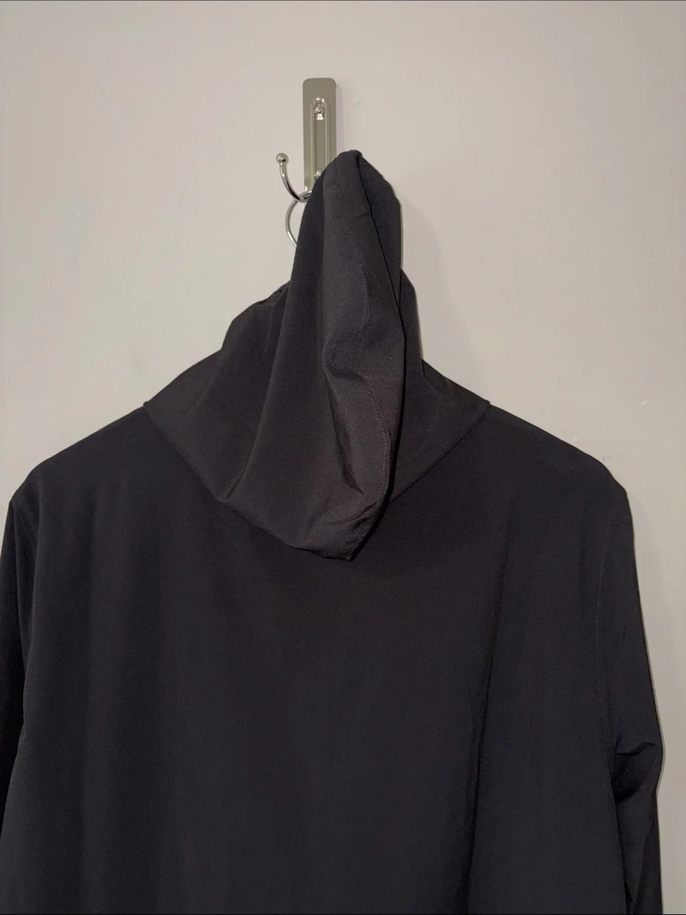 Vuori Outdoor Trainer Shell Black Mens Hooded Jacket Stretch Pockets Sz L - Picture 10 of 16